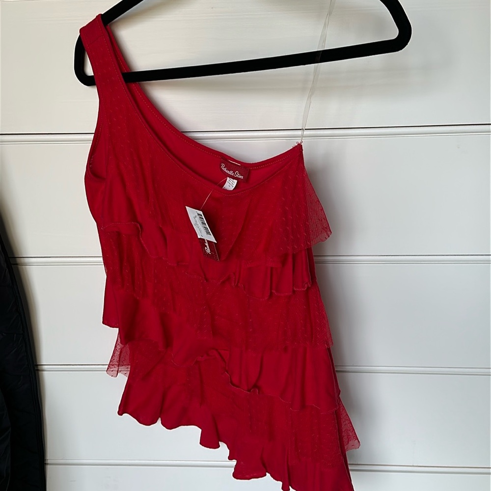 One shoulder red shirt